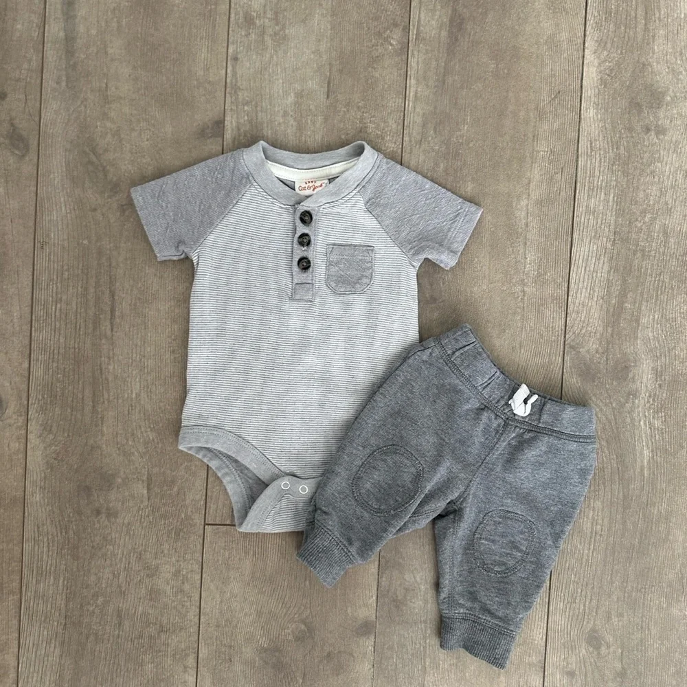 Carter’s & Cat & Jack 0-3 months Baby Boy matching outfit sweater